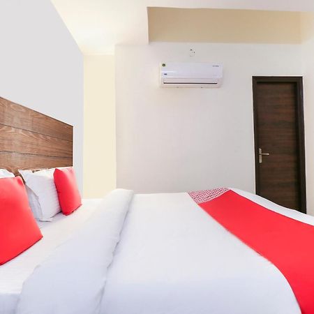 Hotel O Red Ark Landran Buitenkant foto