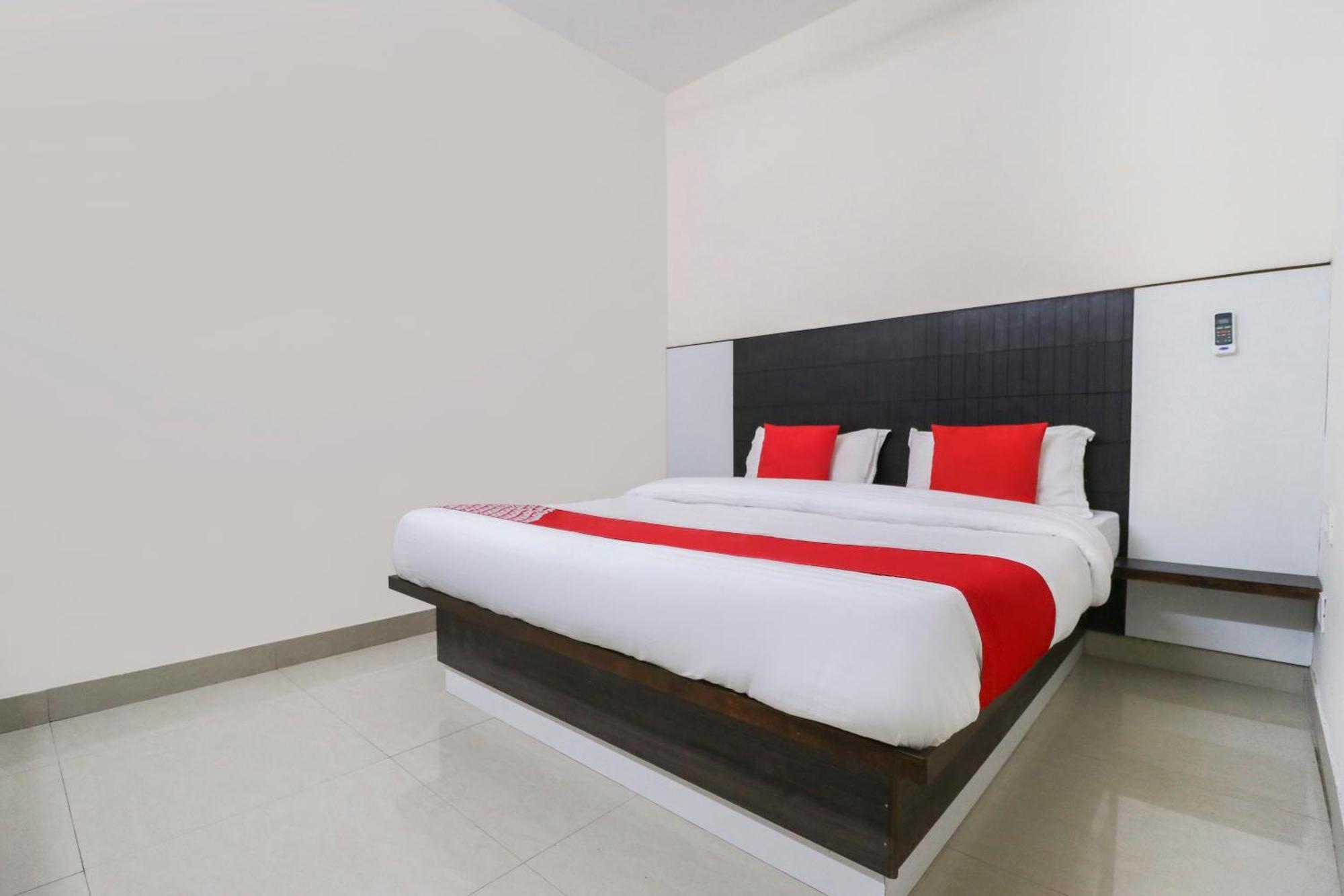 Hotel O Red Ark Landran Buitenkant foto