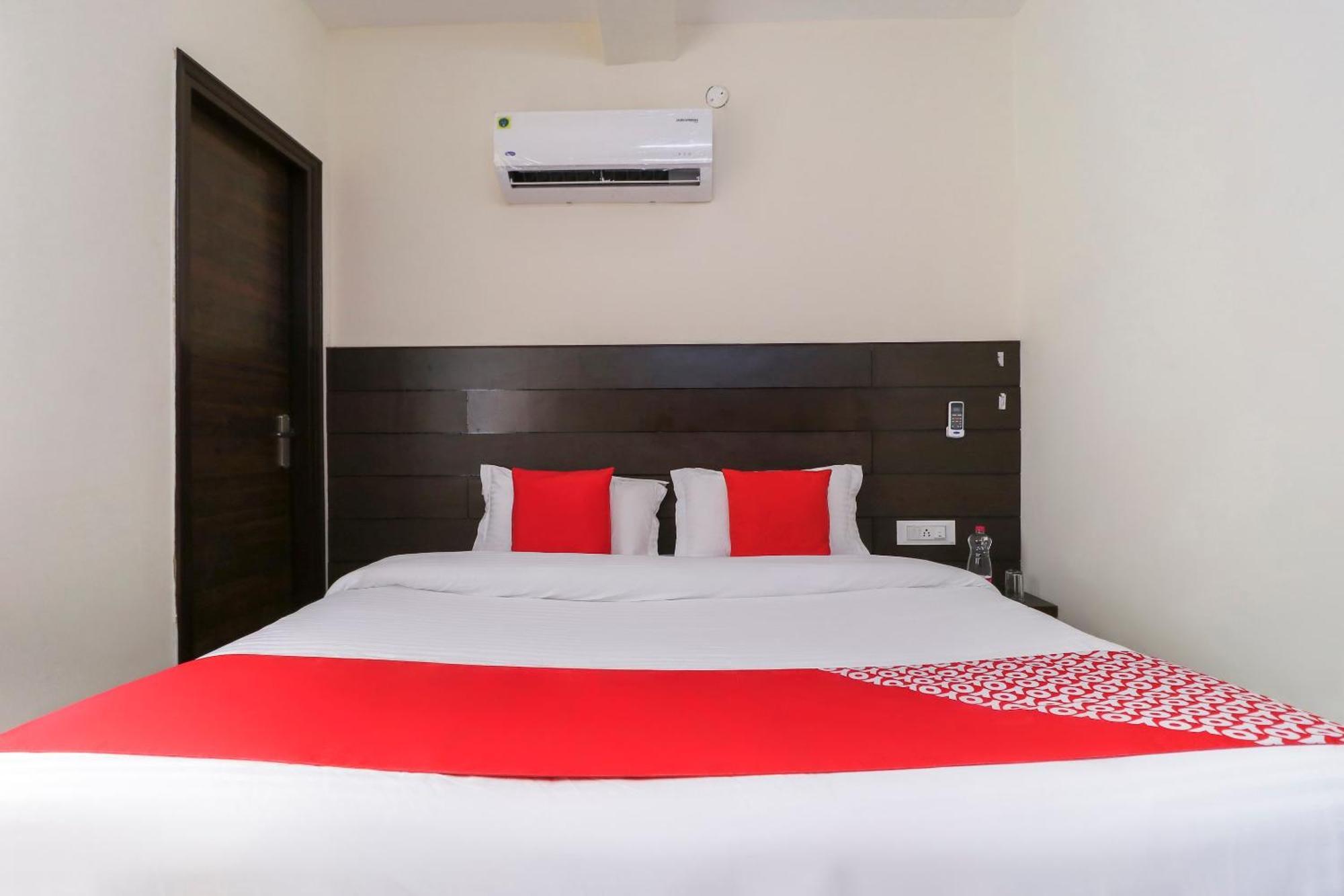 Hotel O Red Ark Landran Buitenkant foto