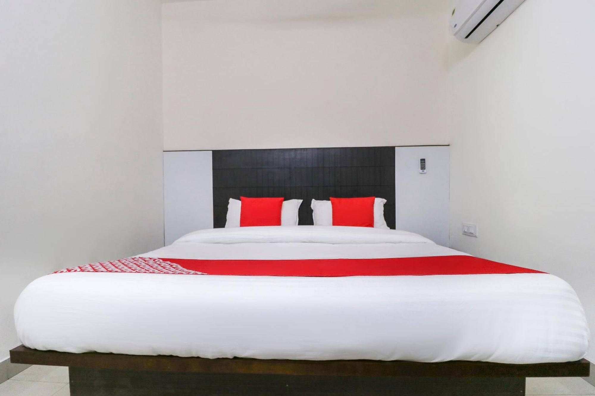 Hotel O Red Ark Landran Buitenkant foto