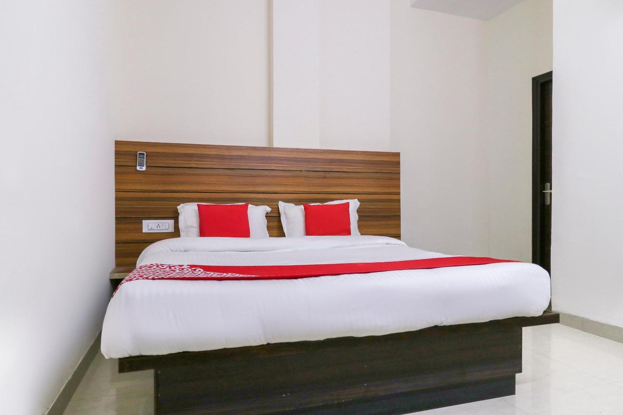 Hotel O Red Ark Landran Buitenkant foto