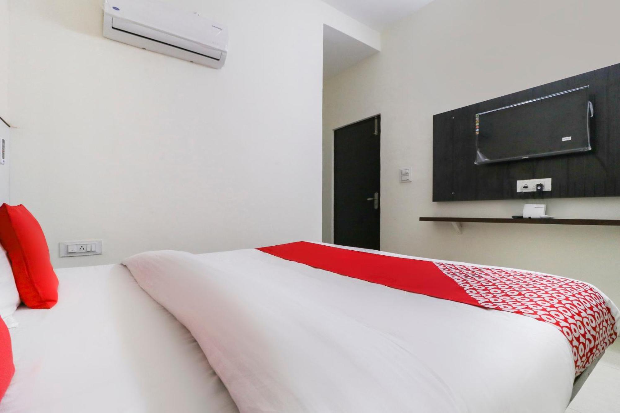 Hotel O Red Ark Landran Buitenkant foto