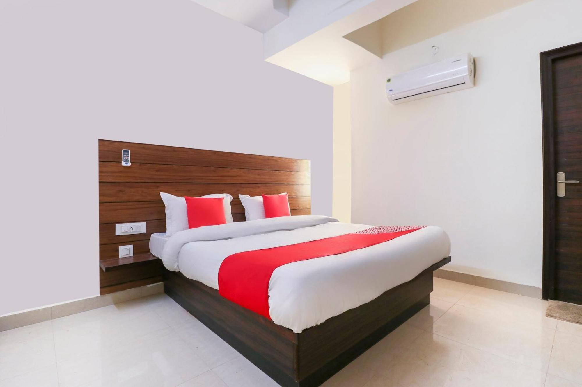 Hotel O Red Ark Landran Buitenkant foto