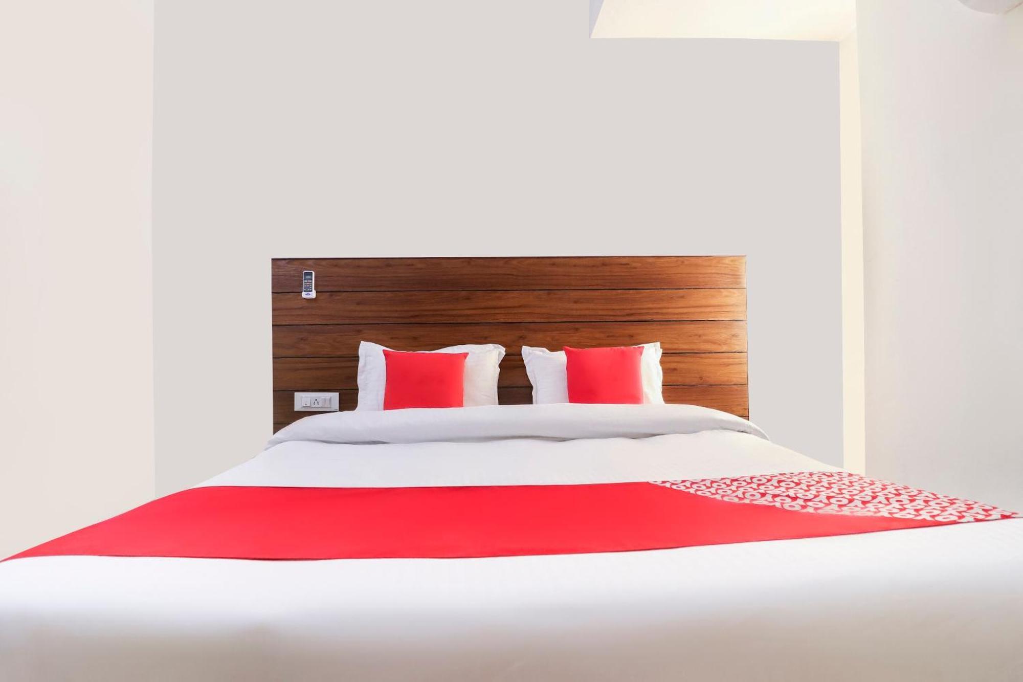 Hotel O Red Ark Landran Buitenkant foto