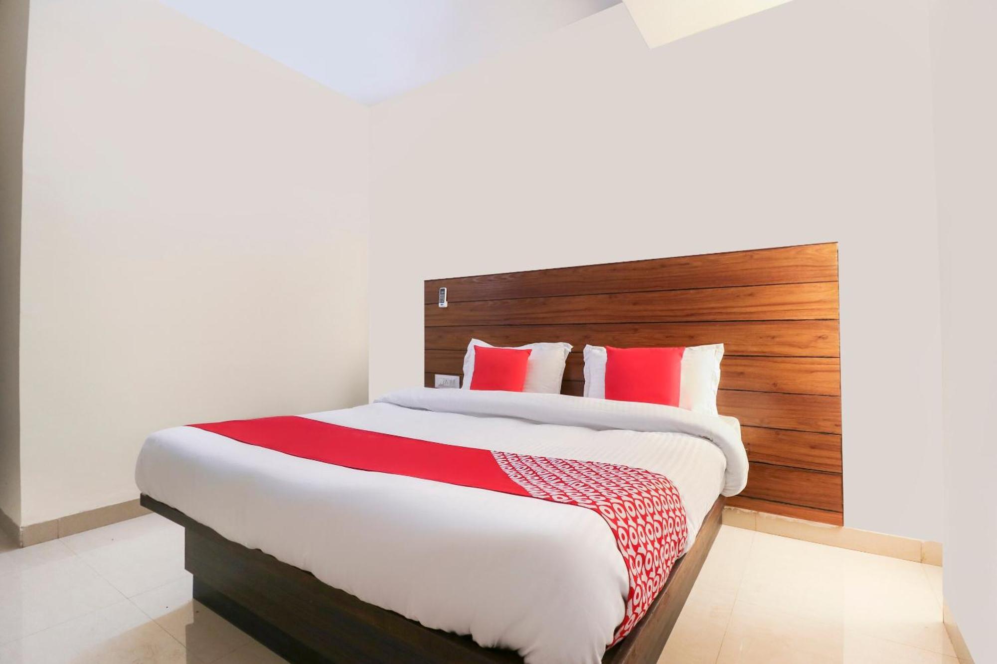 Hotel O Red Ark Landran Buitenkant foto