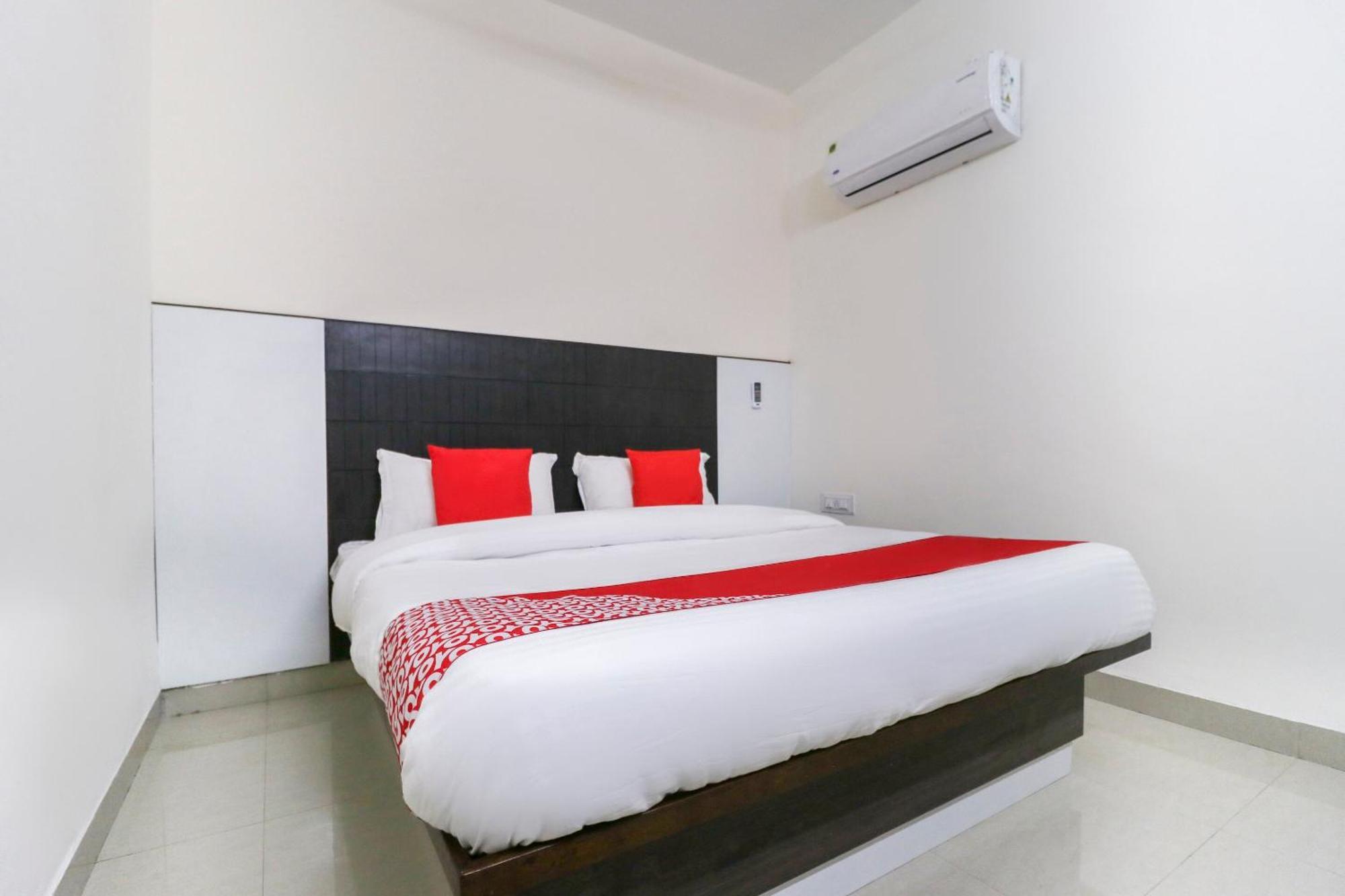 Hotel O Red Ark Landran Buitenkant foto